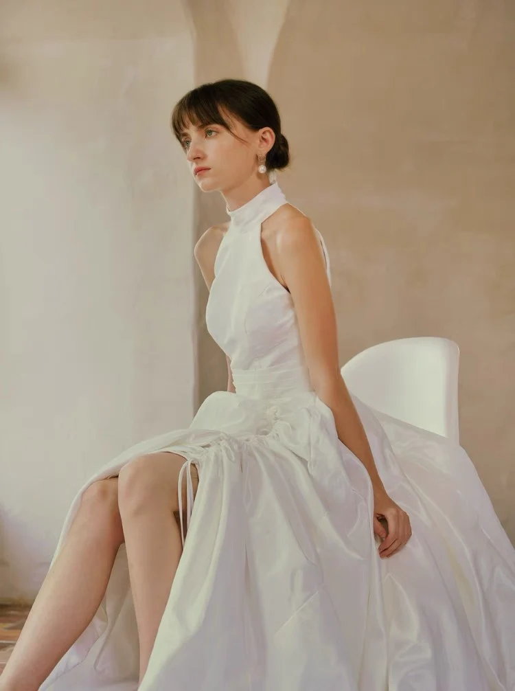 Robe de mariée vintage en satin duchesse de soie licol français