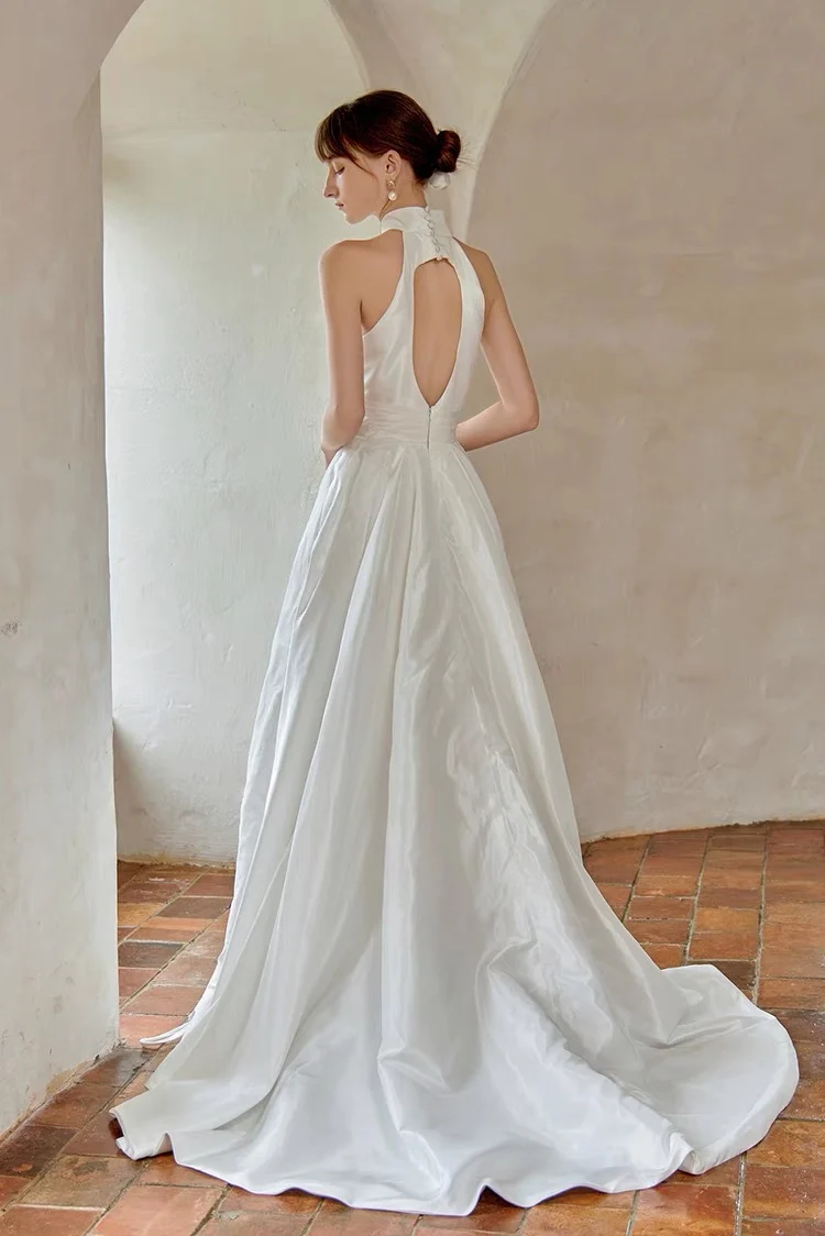 Robe de mariée vintage en satin duchesse de soie licol français