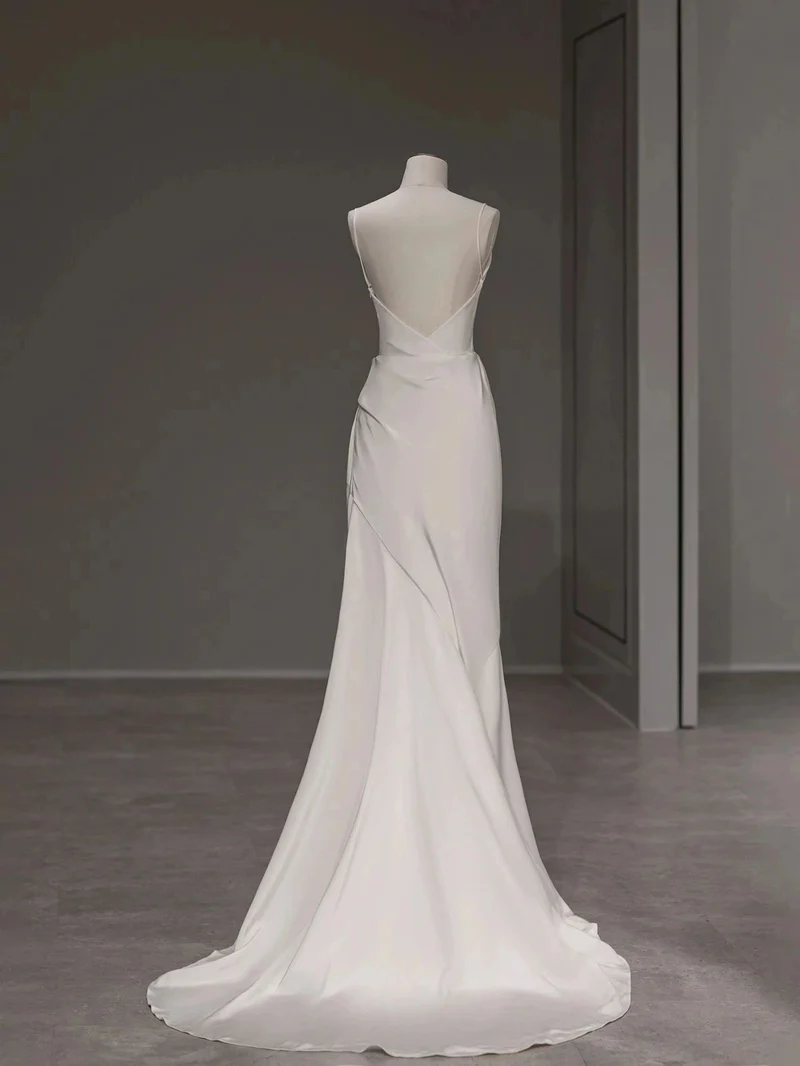 Robe de mariée en soie simple fourreau élégante à bretelles spaghetti