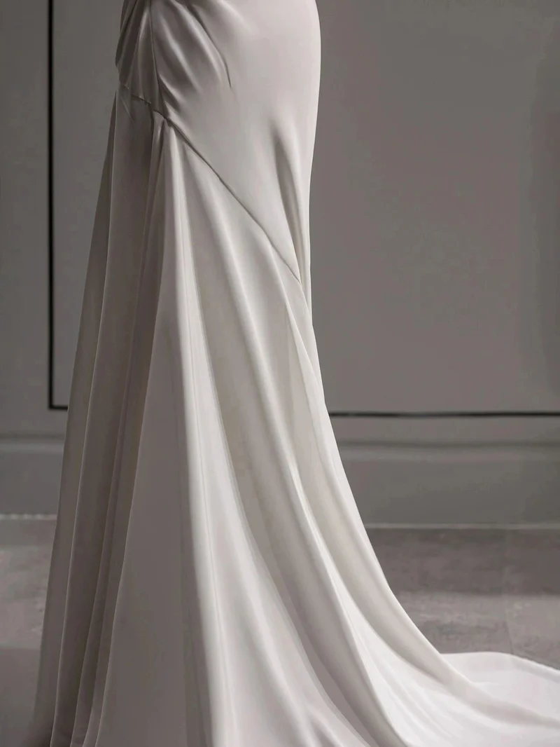 Robe de mariée en soie simple fourreau élégante à bretelles spaghetti