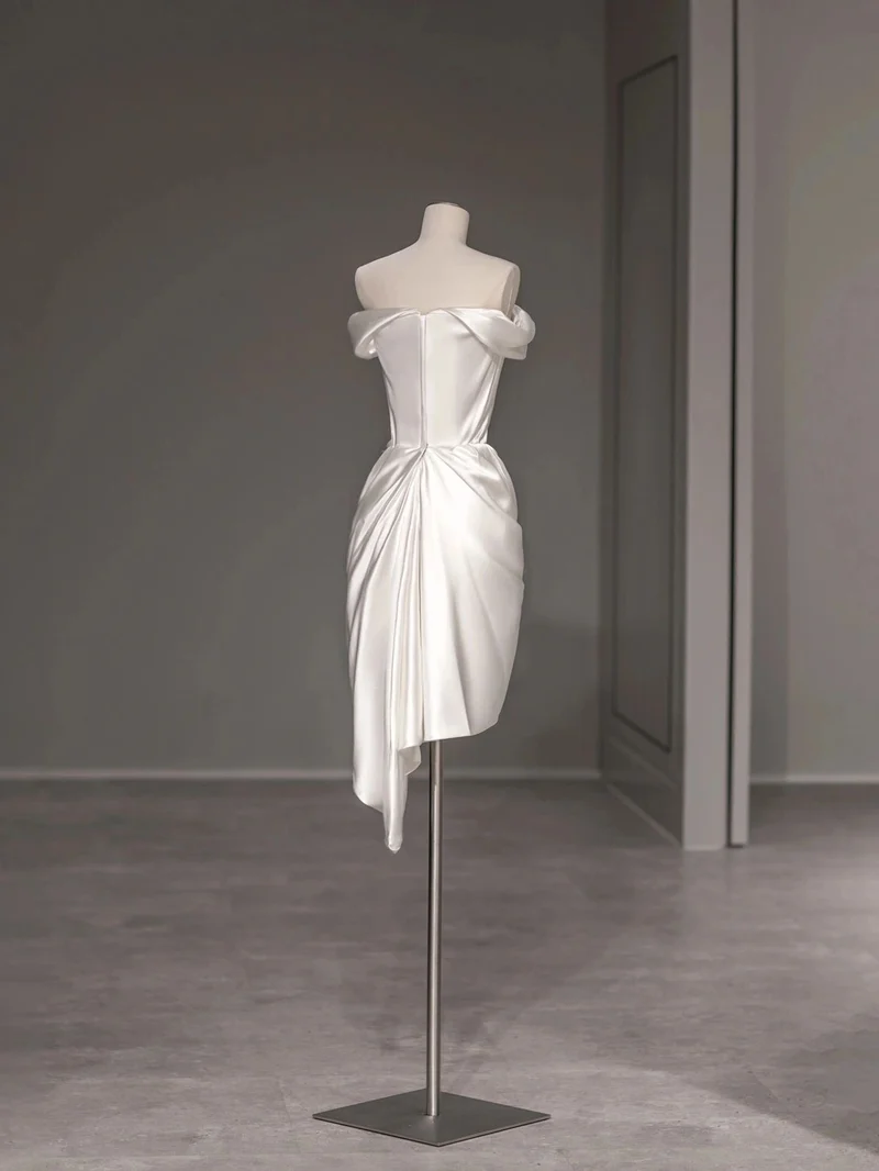 Robe de mariée courte en soie à épaules dénudées