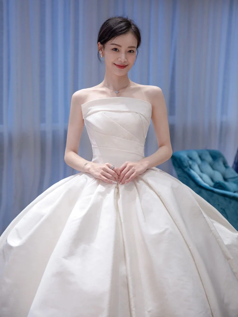 Robe de mariée simple en taffetas de soie