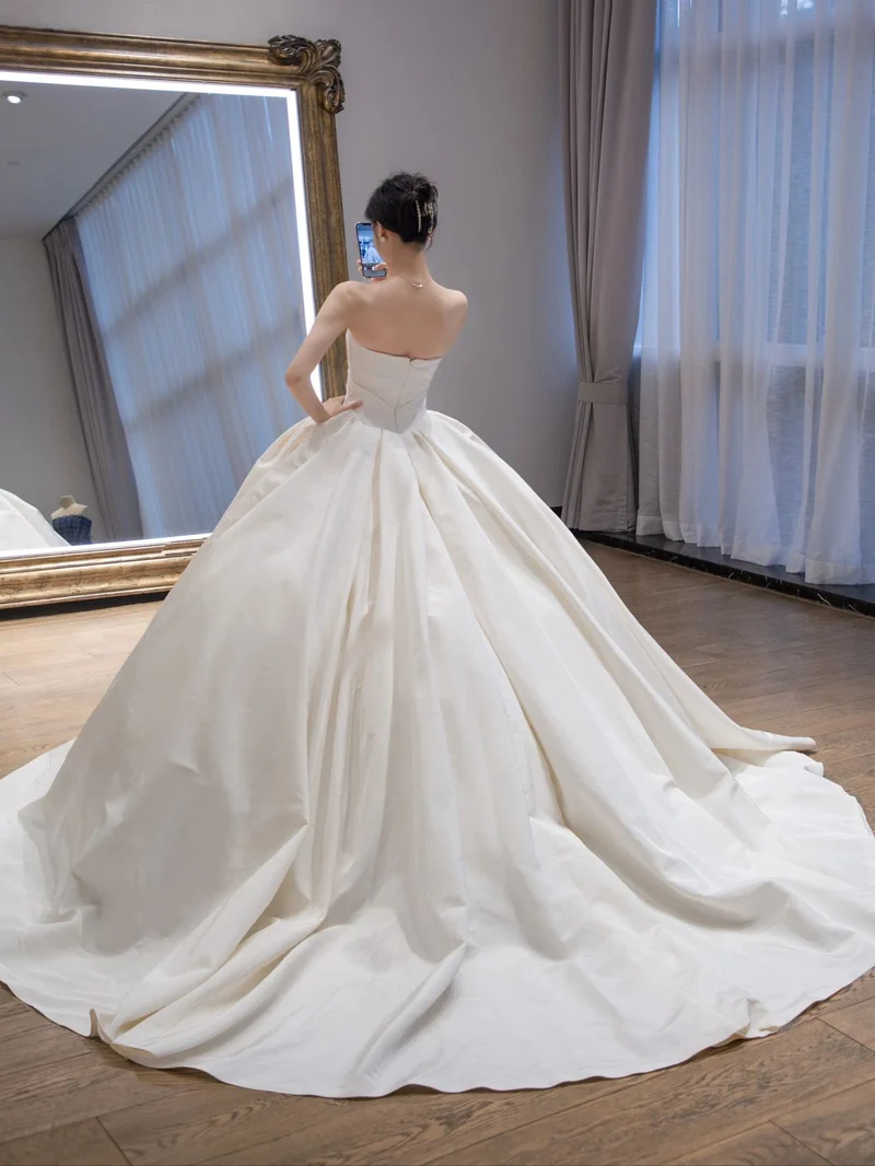 Robe de mariée simple en taffetas de soie