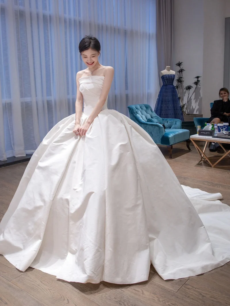 Robe de mariée simple en taffetas de soie