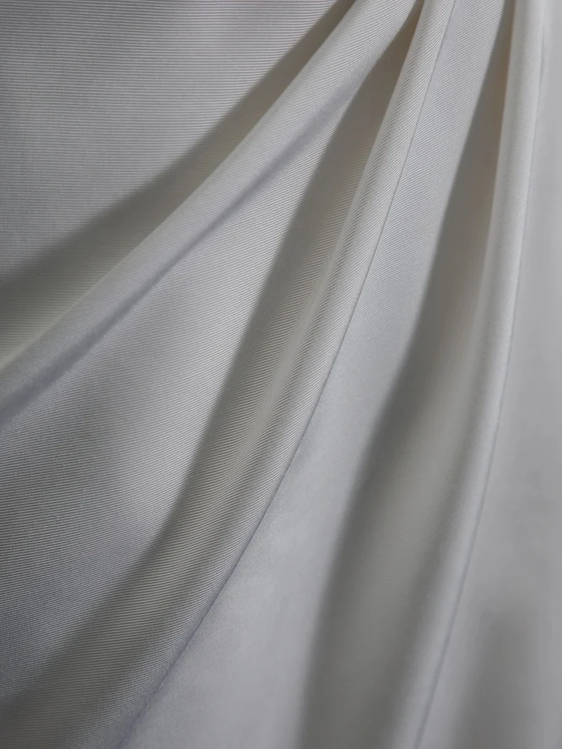 Robe de mariée fourreau simple en soie à une épaule