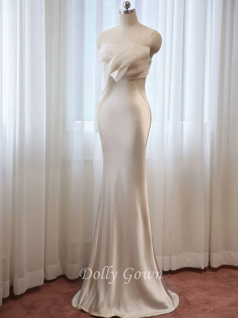Robe de mariée fourreau simple et fluide en soie