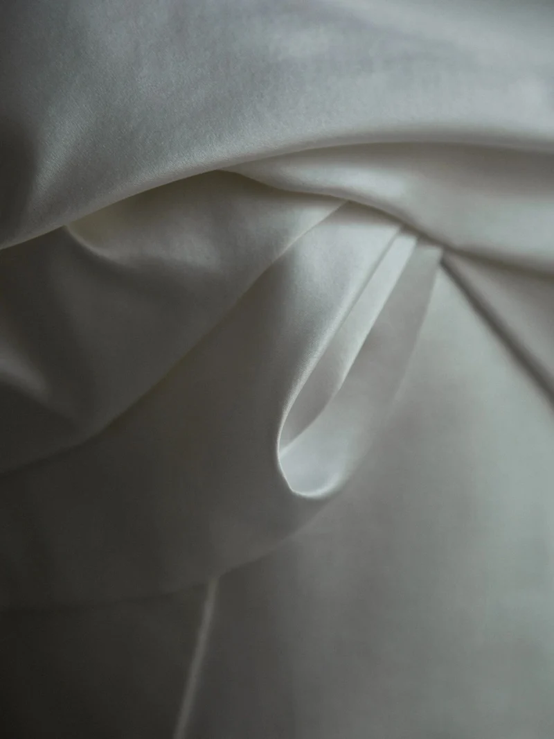 Robe de mariée en satin duchesse de soie sans bretelles