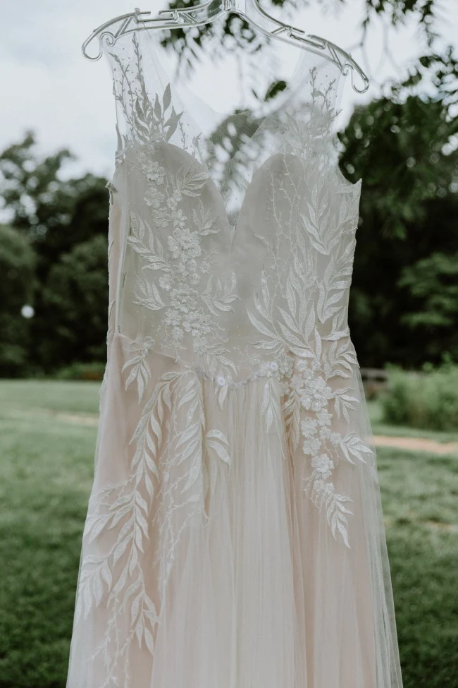 Robe de mariée de campagne rustique avec haut en dentelle