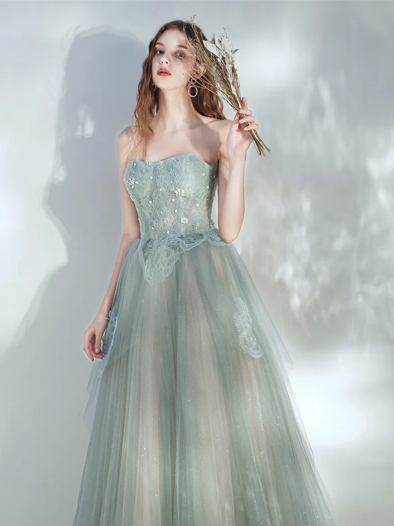 Robe de bal fluide vert clair