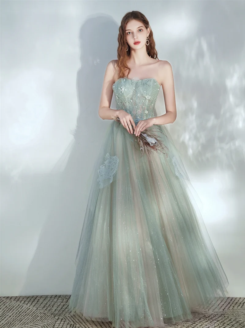Robe de bal fluide vert clair