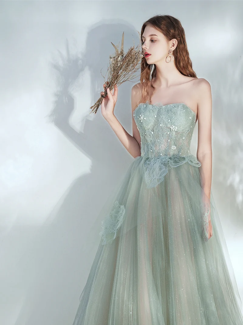 Robe de bal fluide vert clair