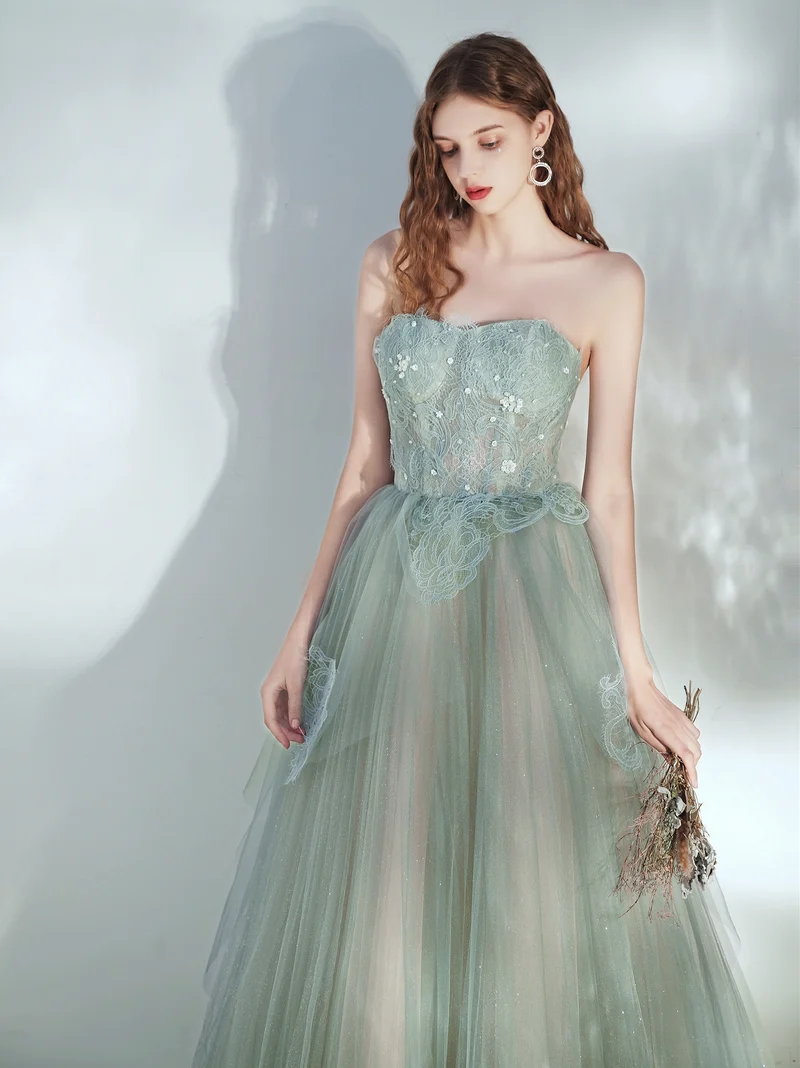 Robe de bal fluide vert clair