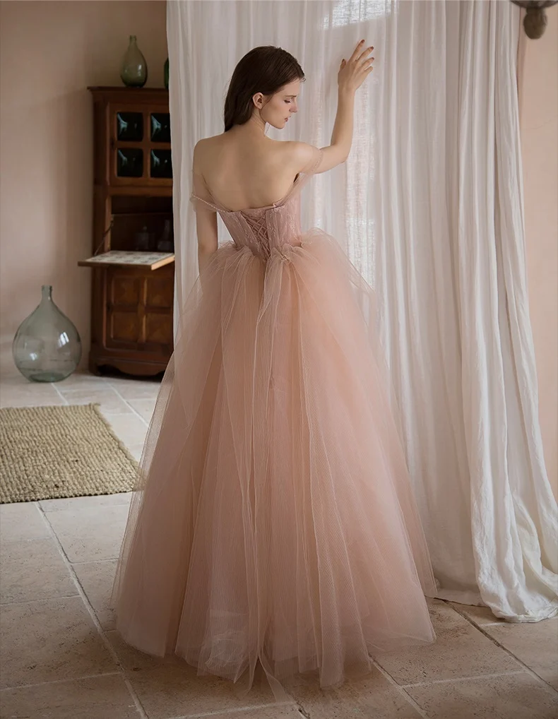 Robe de mariée en tulle rose poussiéreux