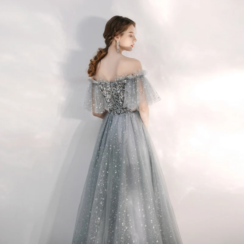 Robe de bal à paillettes scintillantes gris argenté