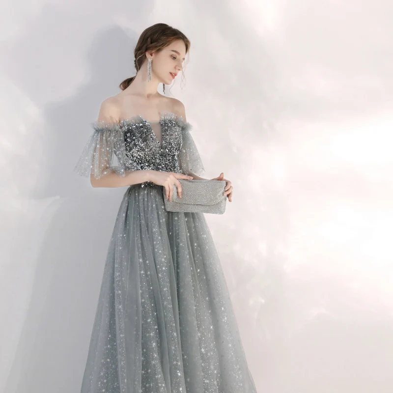 Robe de bal à paillettes scintillantes gris argenté