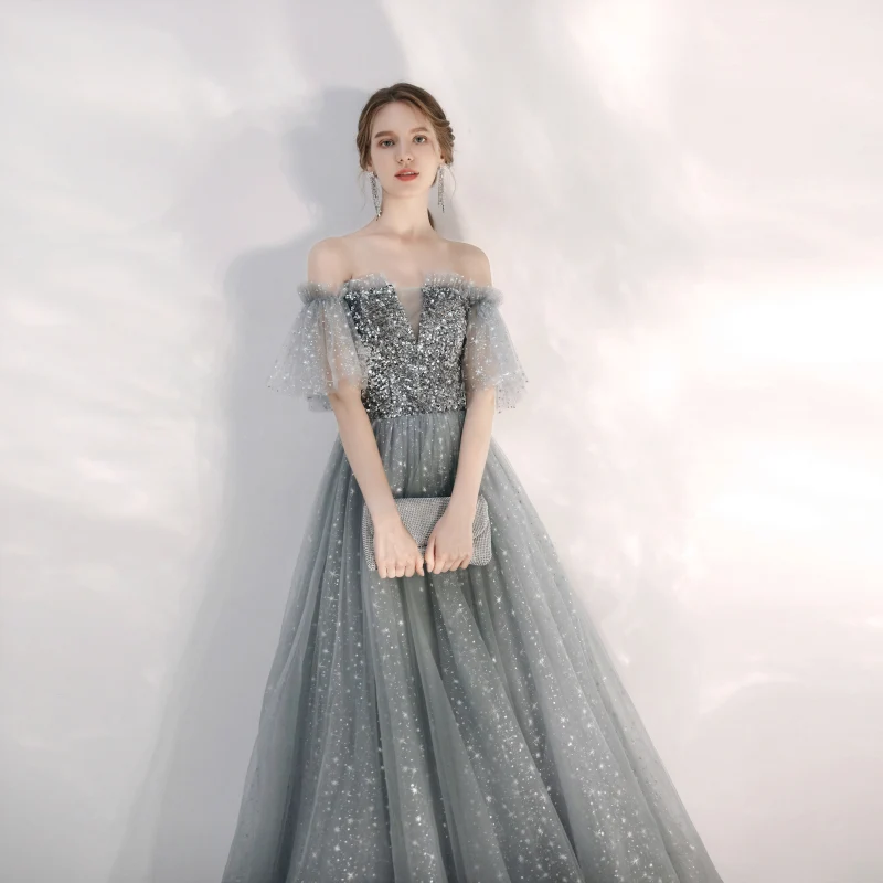 Robe de bal à paillettes scintillantes gris argenté