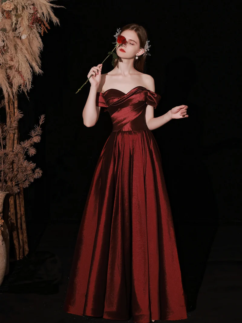 Robe de bal longue marron chic à épaules dénudées