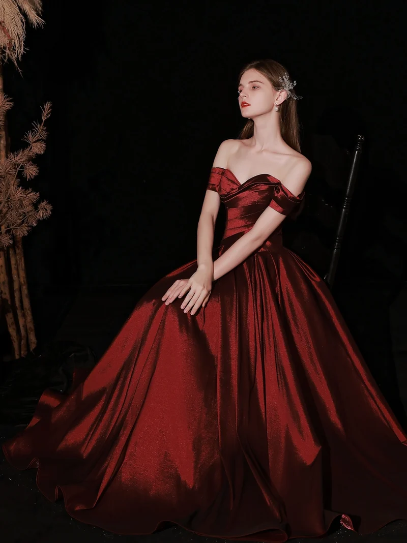 Robe de bal longue marron chic à épaules dénudées
