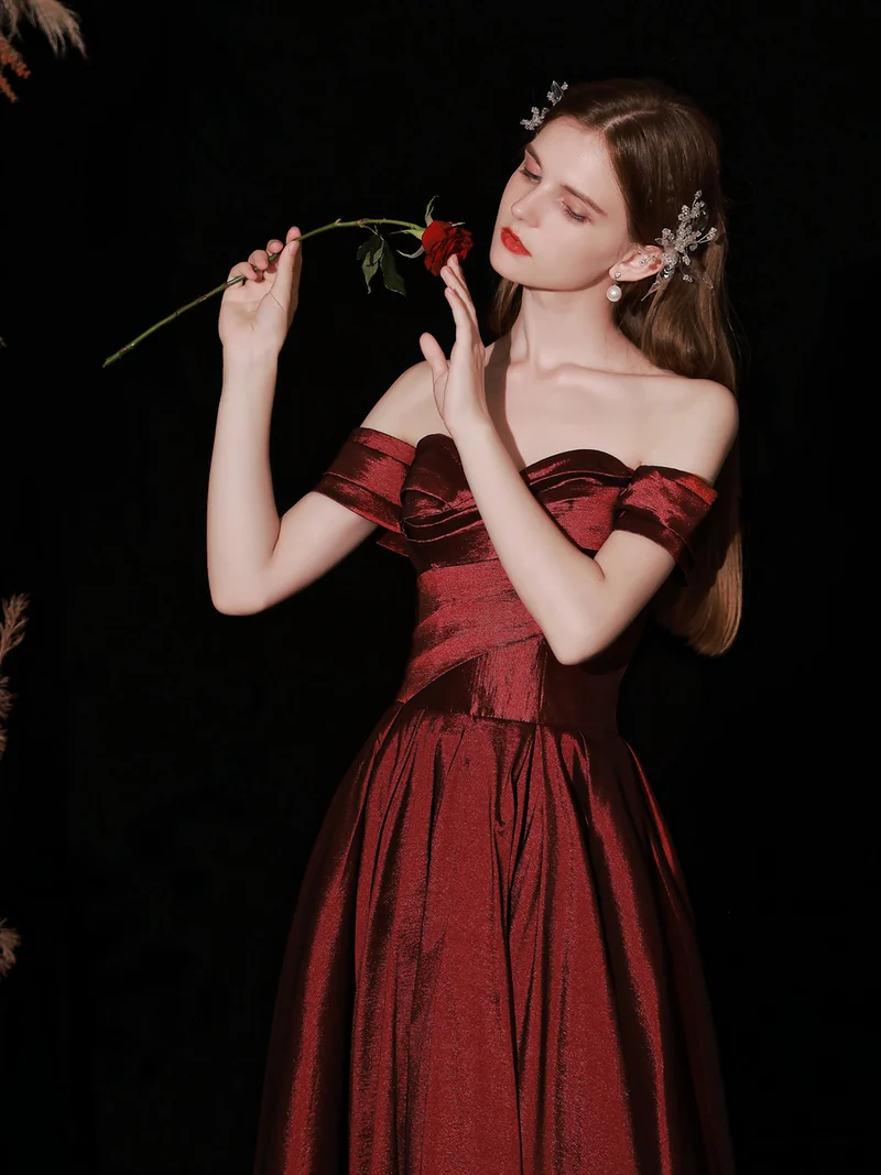 Robe de bal longue marron chic à épaules dénudées
