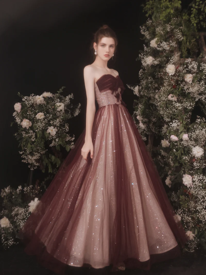 Robe de bal longue sans bretelles à paillettes marron