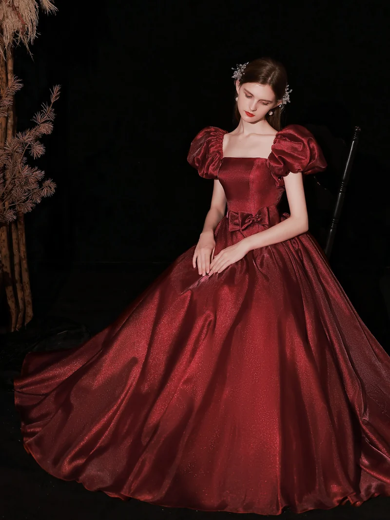 Robe de bal inspirée de la princesse Disney bordeaux