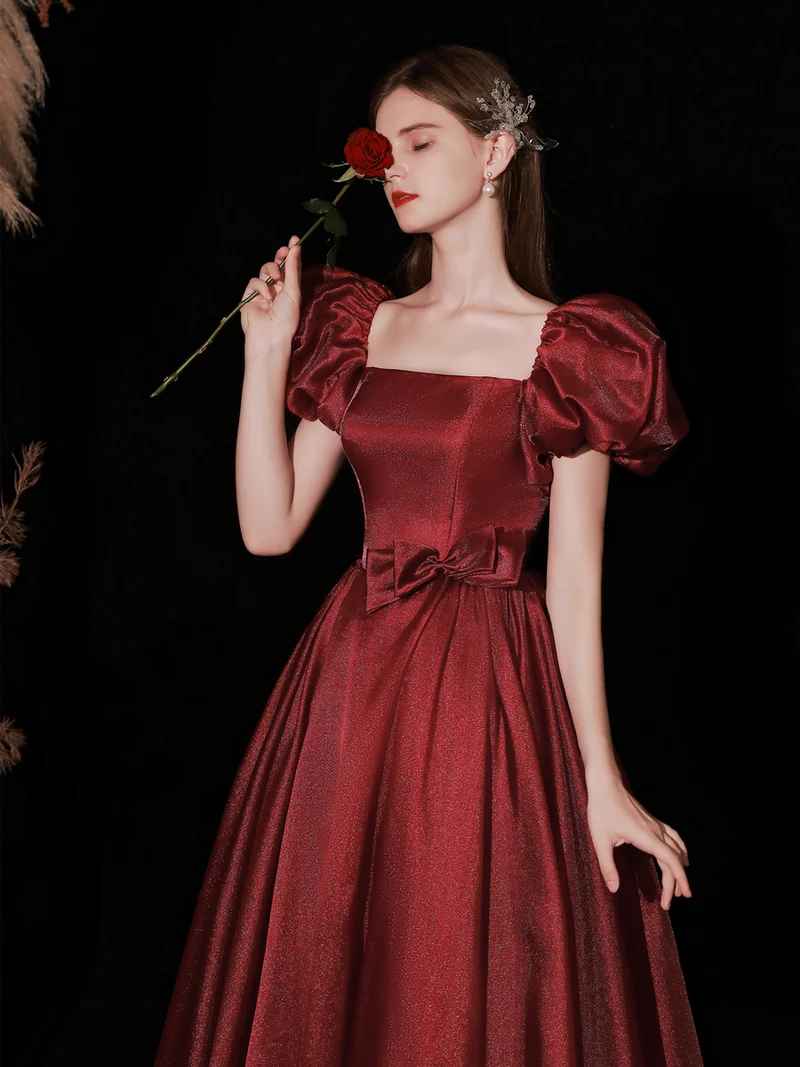 Robe de bal inspirée de la princesse Disney bordeaux