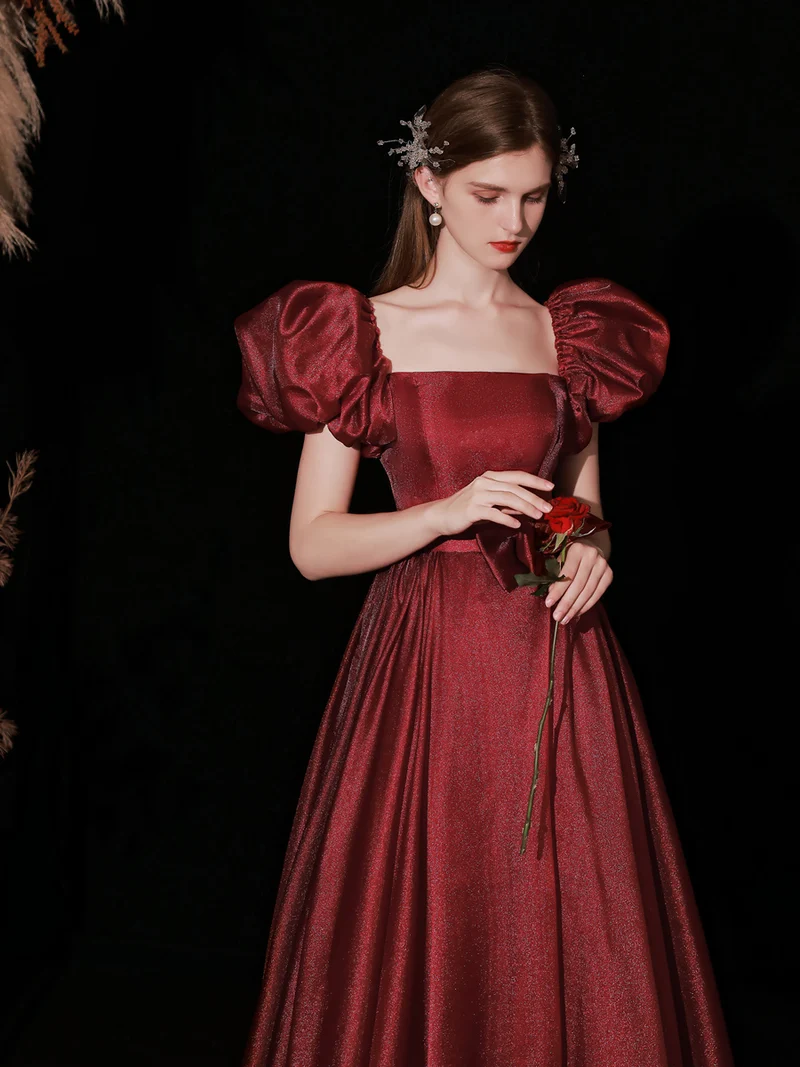 Robe de bal inspirée de la princesse Disney bordeaux