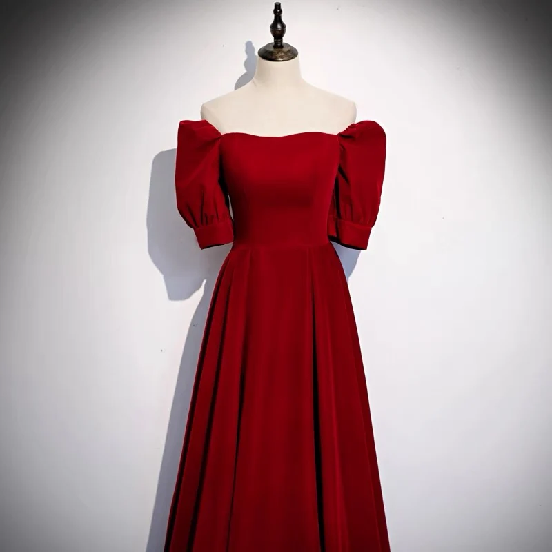 Robe de bal longue marron classique à épaules dénudées