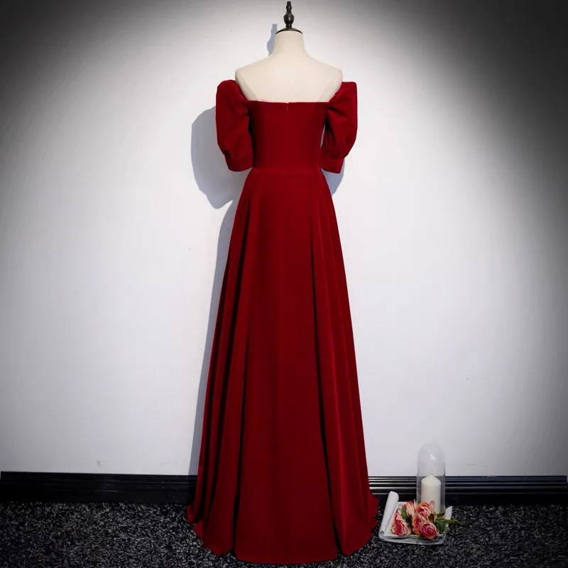Robe de bal longue marron classique à épaules dénudées