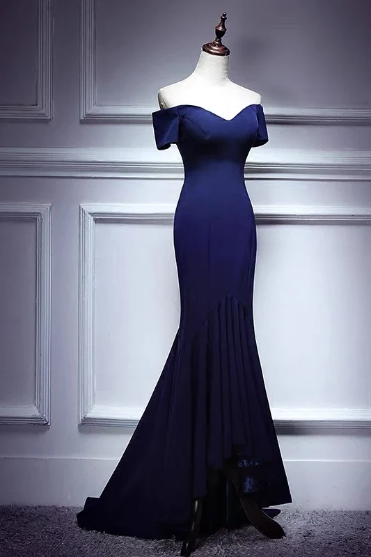 Robe de bal ajustée en bleu marine