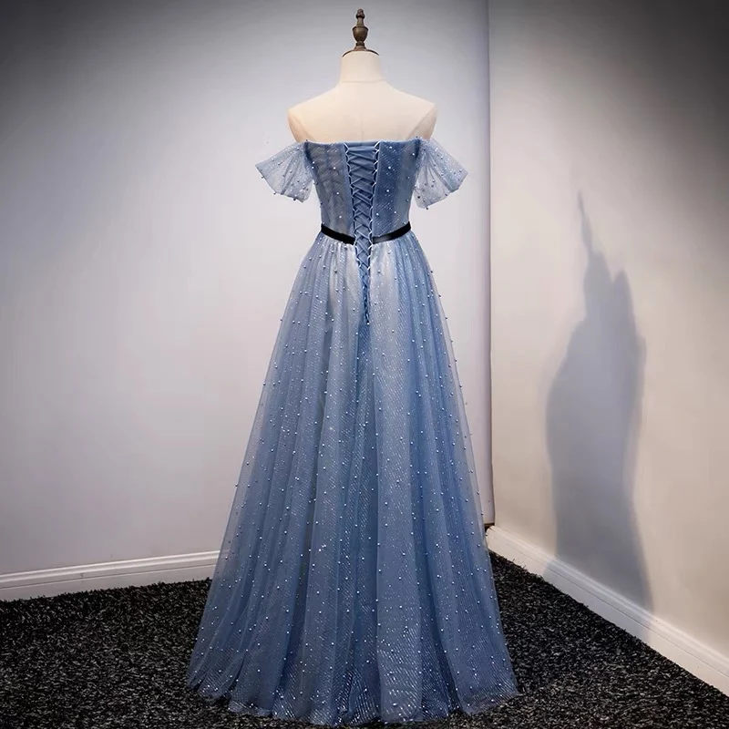 Robe de bal longue fluide en tulle bleu poussiéreux