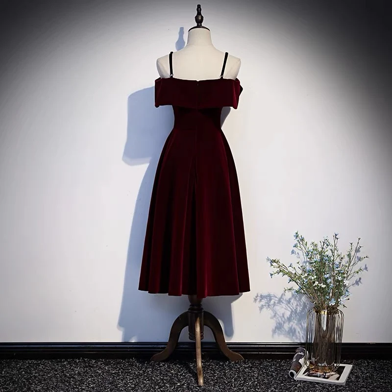 Robe de bal courte en velours bordeaux rétro