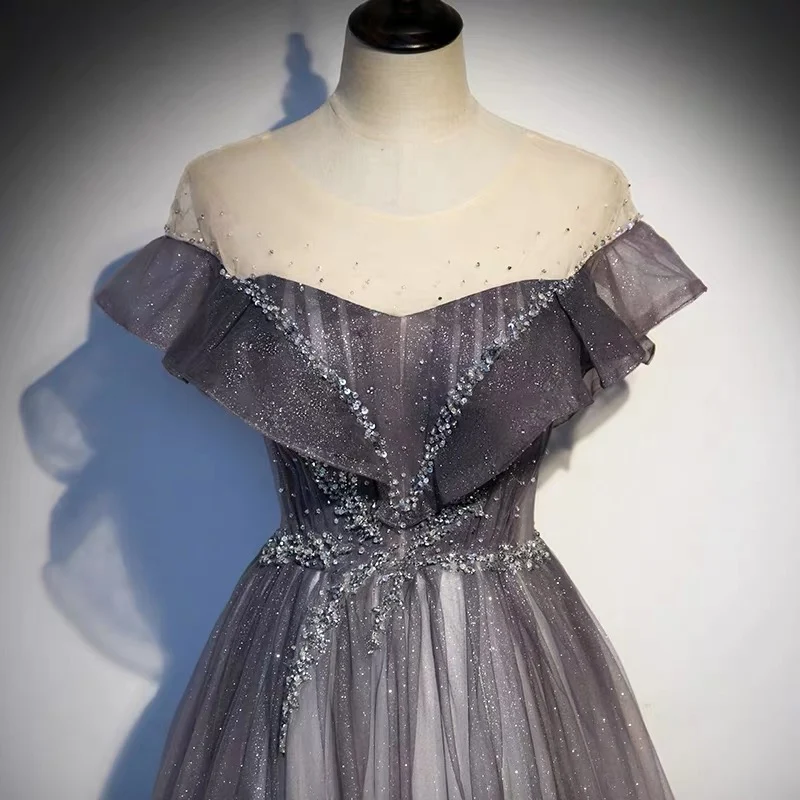 Robe de bal longue en tulle dégradé gris pailleté