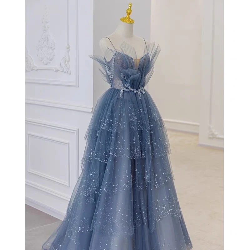 Robe de bal bleu poussiéreux à plusieurs niveaux en tulle unique