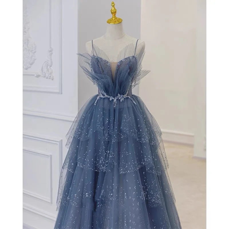 Robe de bal bleu poussiéreux à plusieurs niveaux en tulle unique