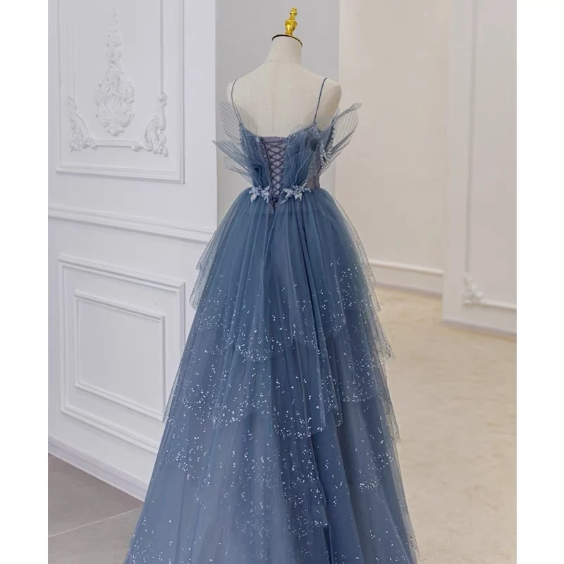 Robe de bal bleu poussiéreux à plusieurs niveaux en tulle unique