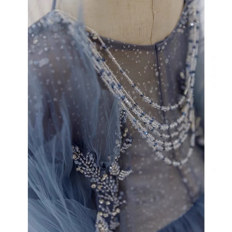 Robe de bal bleu poussiéreux à plusieurs niveaux en tulle unique