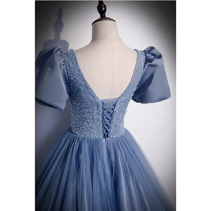 Robe de bal bleu poussiéreux avec manches à bulles