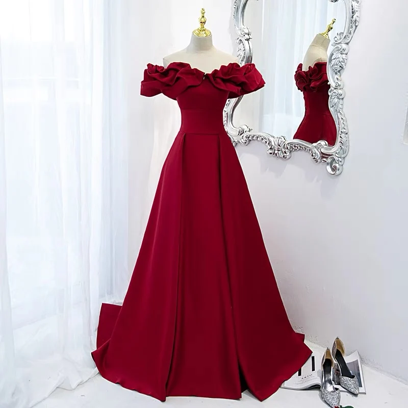 Robe de bal rouge à épaules dénudées Black Girl Slays