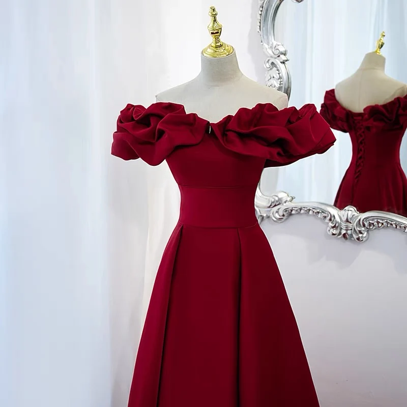 Robe de bal rouge à épaules dénudées Black Girl Slays