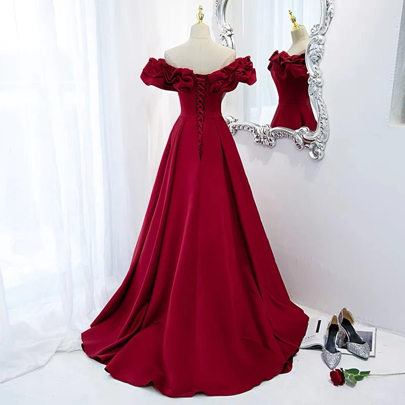 Robe de bal rouge à épaules dénudées Black Girl Slays