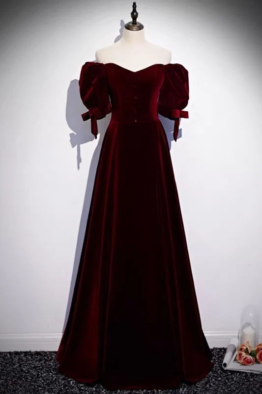 Robe de bal en velours bordeaux avec manches à bulles