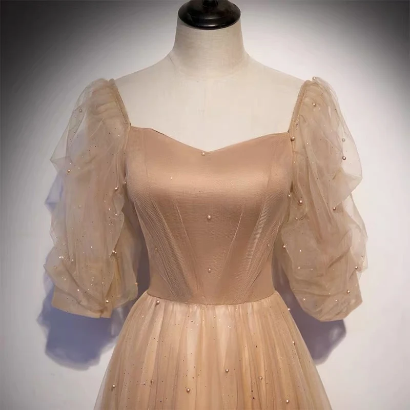 Robe de bal fluide champagne avec manches