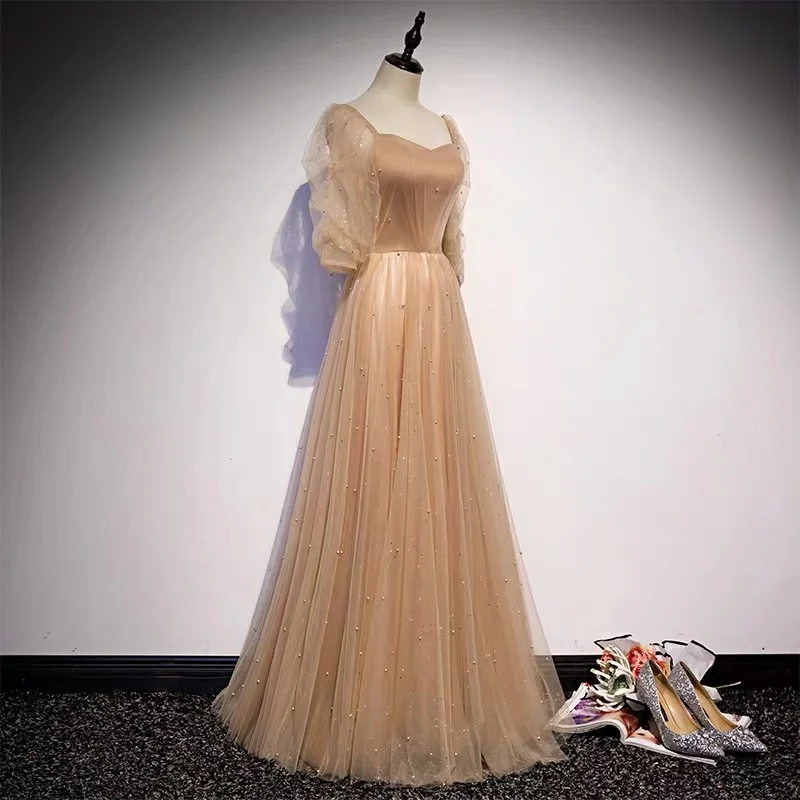 Robe de bal fluide champagne avec manches