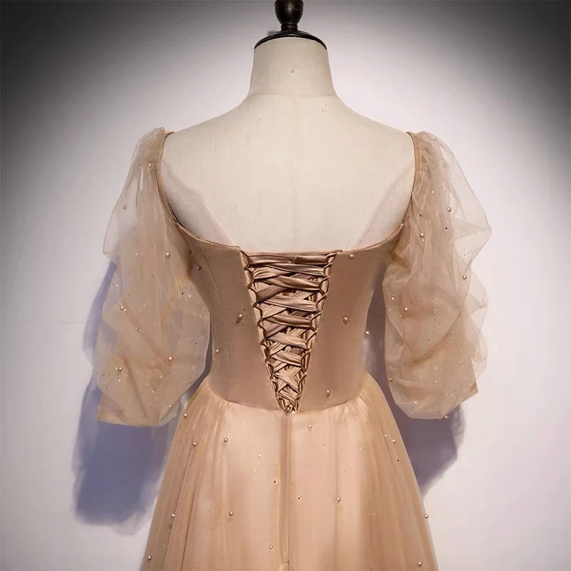 Robe de bal fluide champagne avec manches