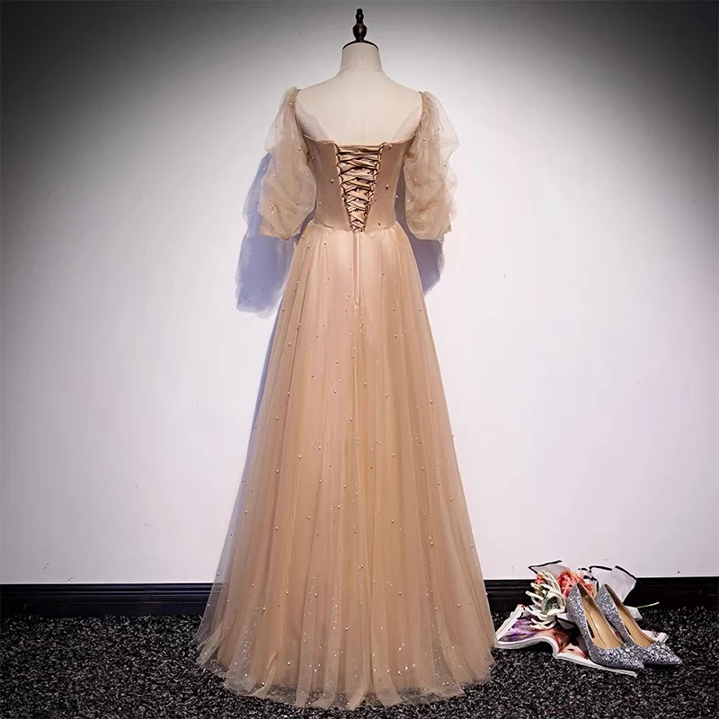 Robe de bal fluide champagne avec manches