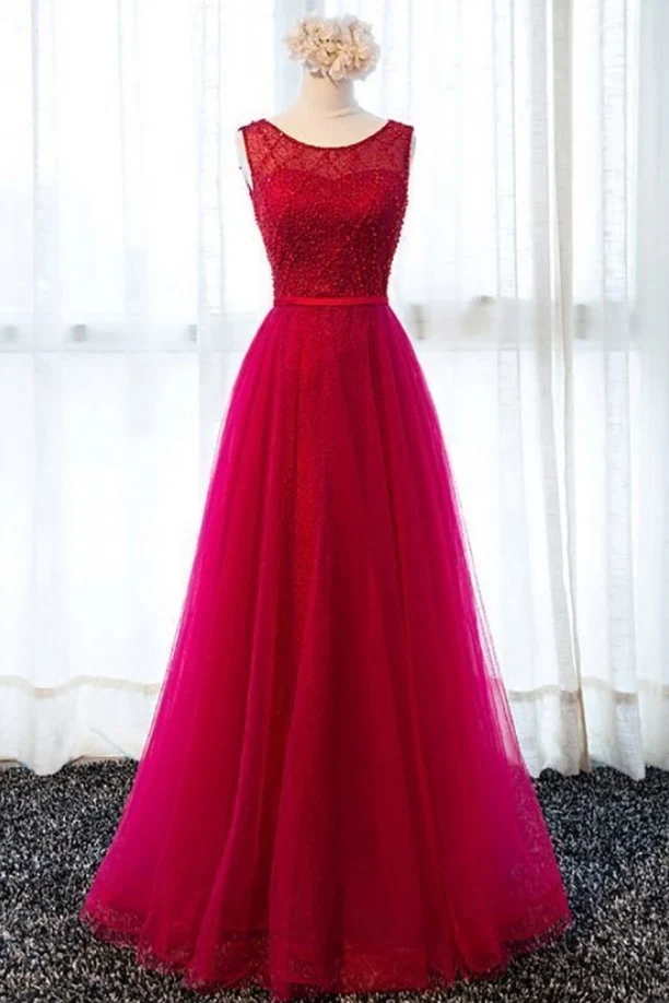 Robe de bal modeste en tulle rouge à col bateau