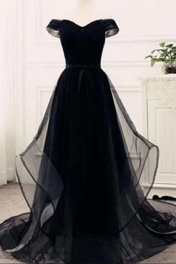 Robe de bal noire en tulle fluide à épaules dénudées