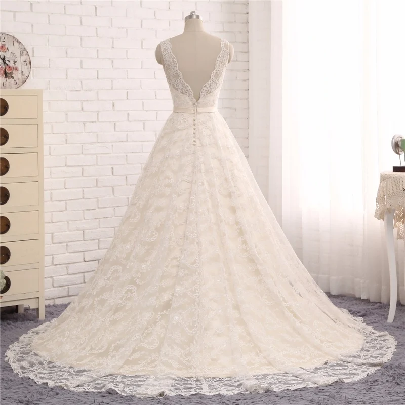 Robe de mariée trapèze en dentelle à col bateau