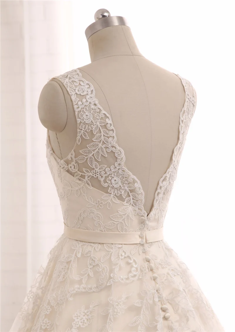 Robe de mariée trapèze en dentelle à col bateau